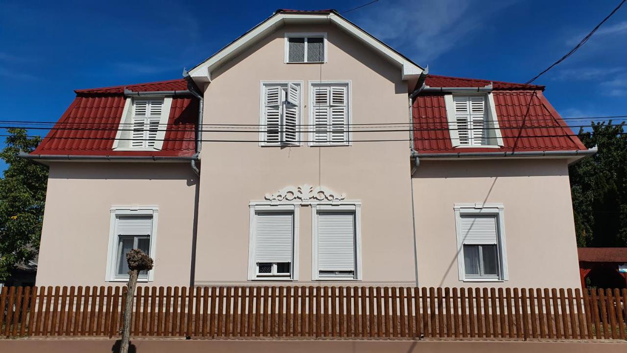 Villa Napsugár Balatonlelle Exterior foto