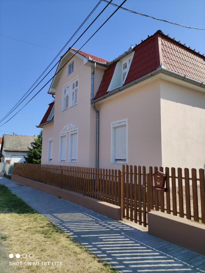 Villa Napsugár Balatonlelle Exterior foto